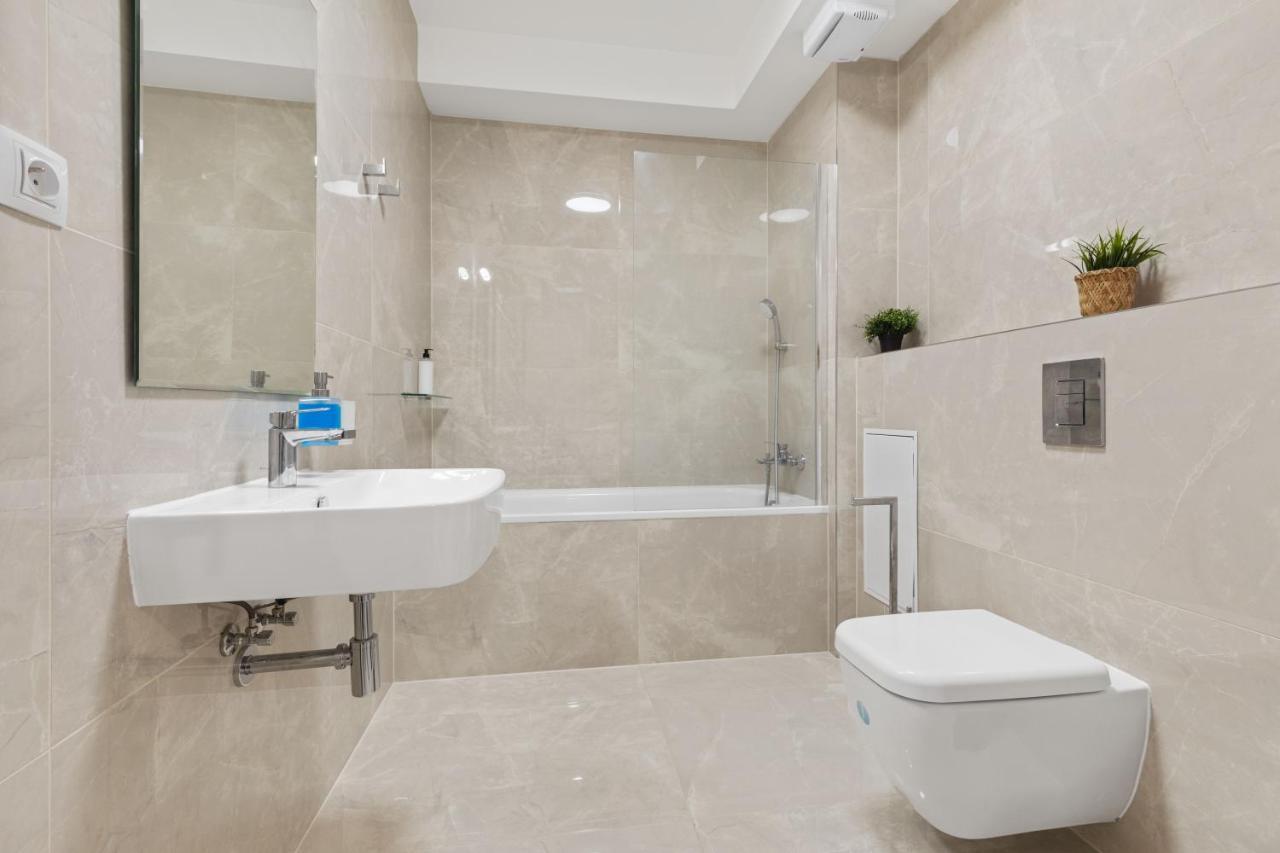 Lam Jegeho Alej - Jacuzzi - Free Parking Apartment Bratislava Ngoại thất bức ảnh