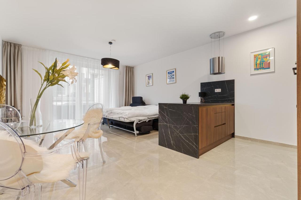Lam Jegeho Alej - Jacuzzi - Free Parking Apartment Bratislava Ngoại thất bức ảnh
