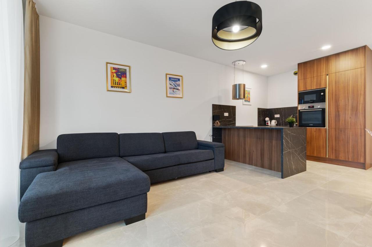 Lam Jegeho Alej - Jacuzzi - Free Parking Apartment Bratislava Ngoại thất bức ảnh