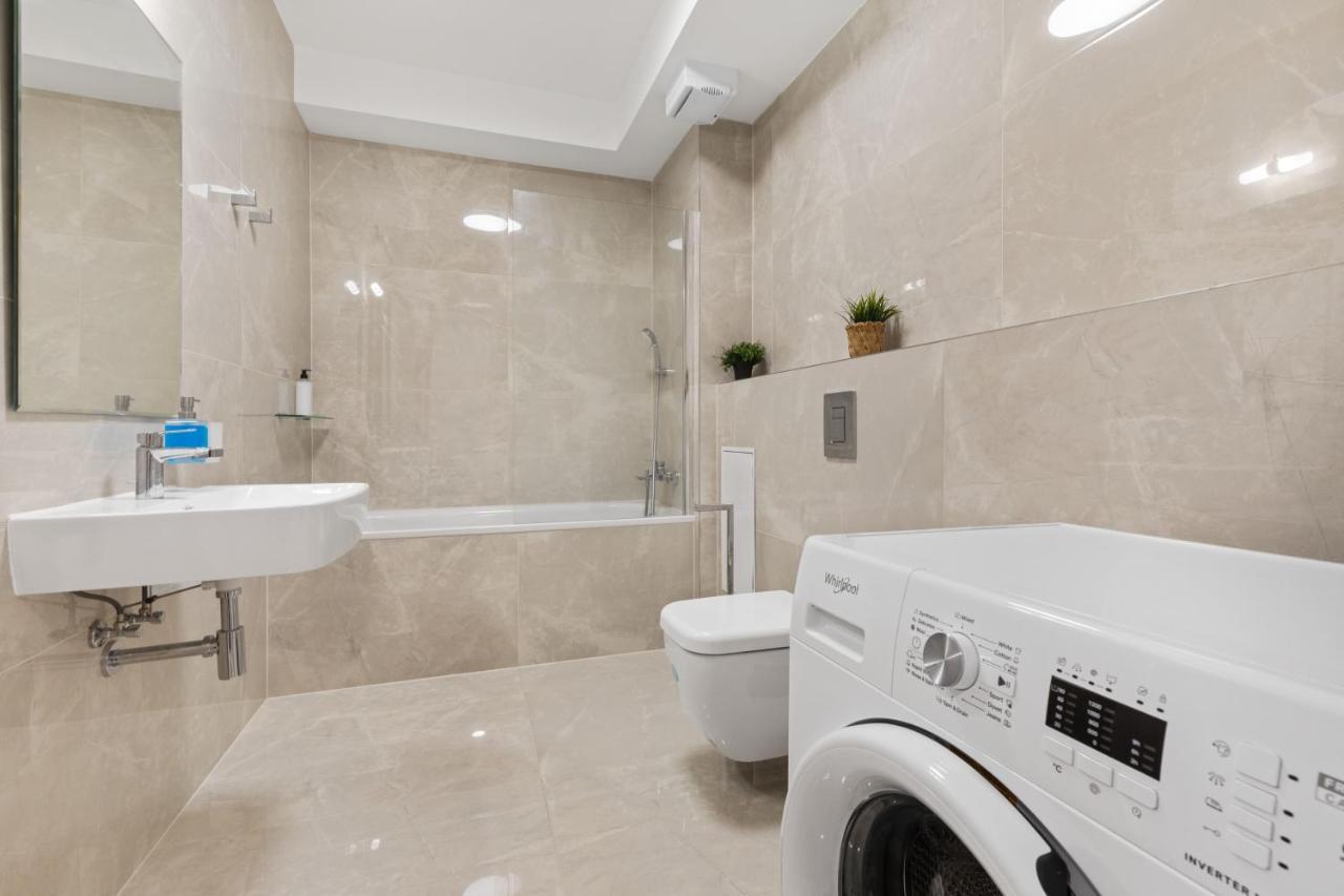 Lam Jegeho Alej - Jacuzzi - Free Parking Apartment Bratislava Ngoại thất bức ảnh