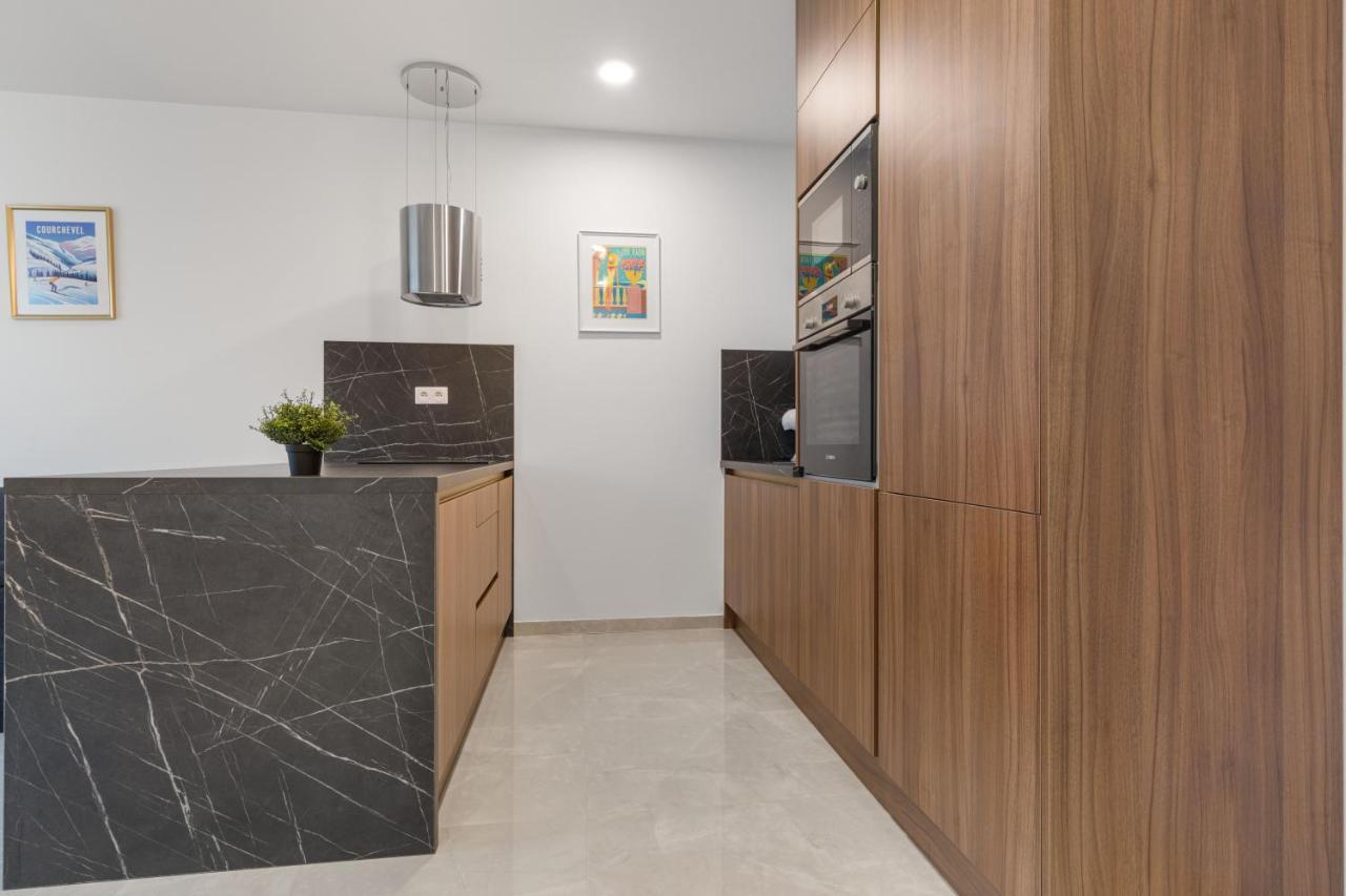 Lam Jegeho Alej - Jacuzzi - Free Parking Apartment Bratislava Ngoại thất bức ảnh